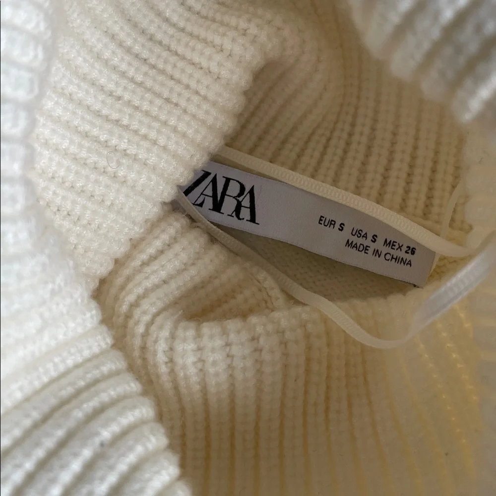 Zara Cream Cropped Turtleneck Sweater